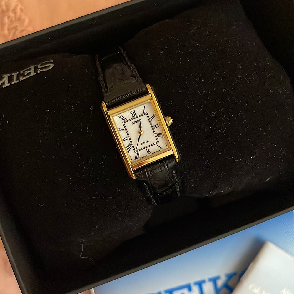 SEIKO watch black and BNIB perfect gift Holiday classic style NWOT time piece